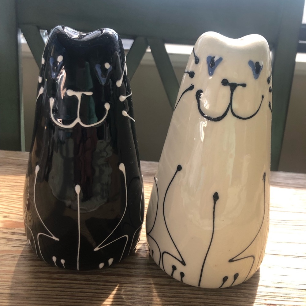Cool Cat Salt & Pepper Shakers 6” Tall Black and White Ceramic